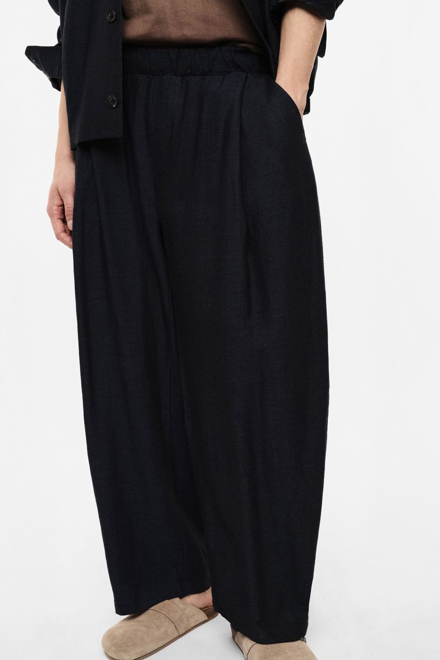 Trousers baggy-fit