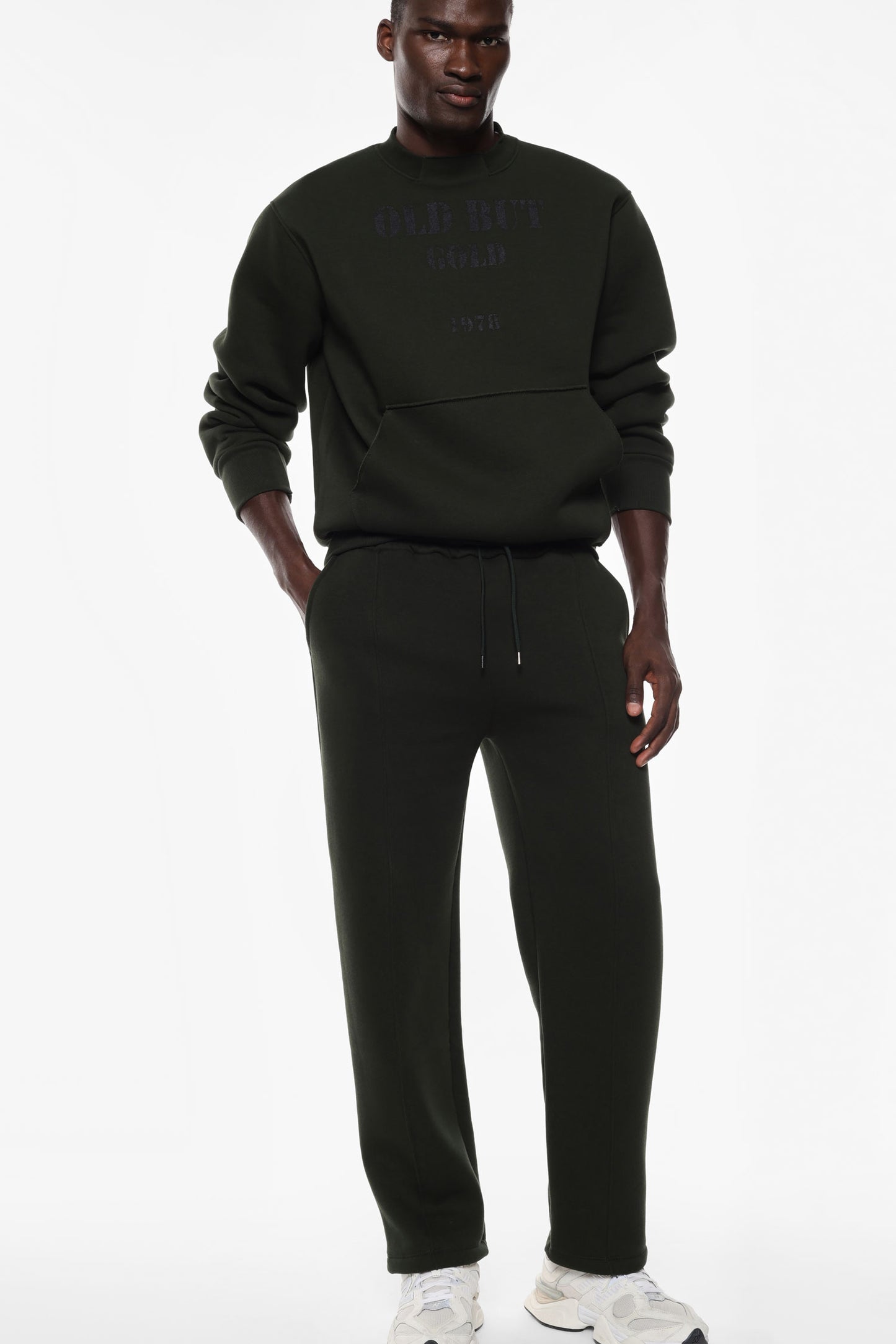 Pantaloni jogging con coulisse e logo laterale