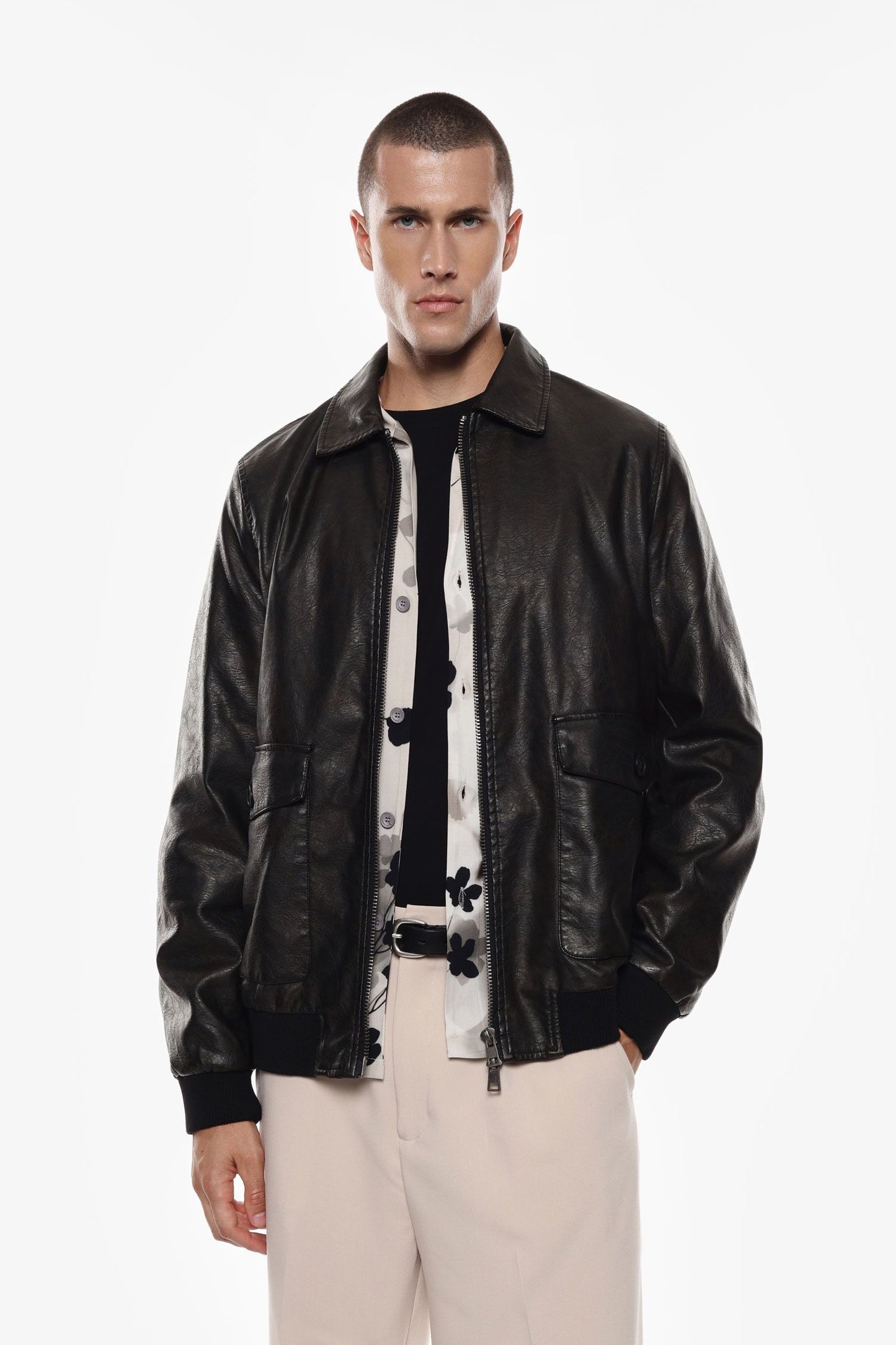 Giubbotto in similpelle con zip frontale