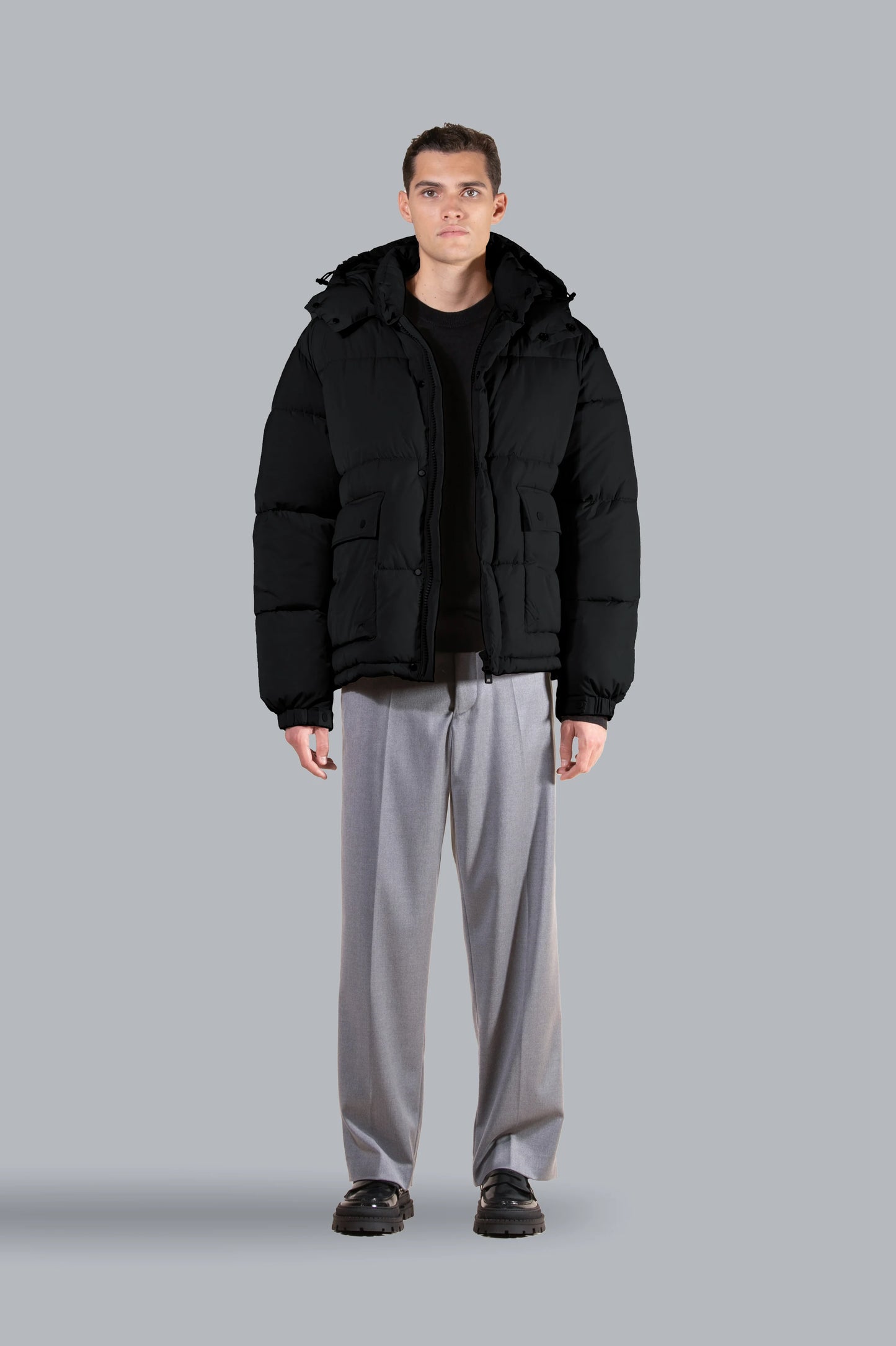 Piumino boxy fit con cappuccio