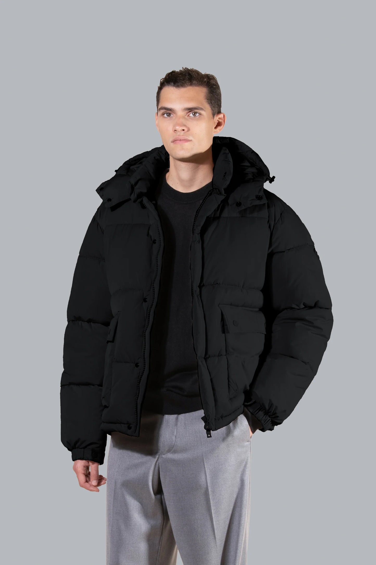 Piumino boxy fit con cappuccio