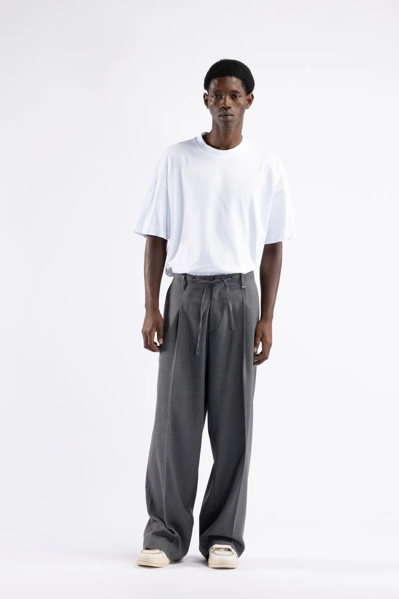 Pantalone fondo largo con coulisse in vita - Grigio
