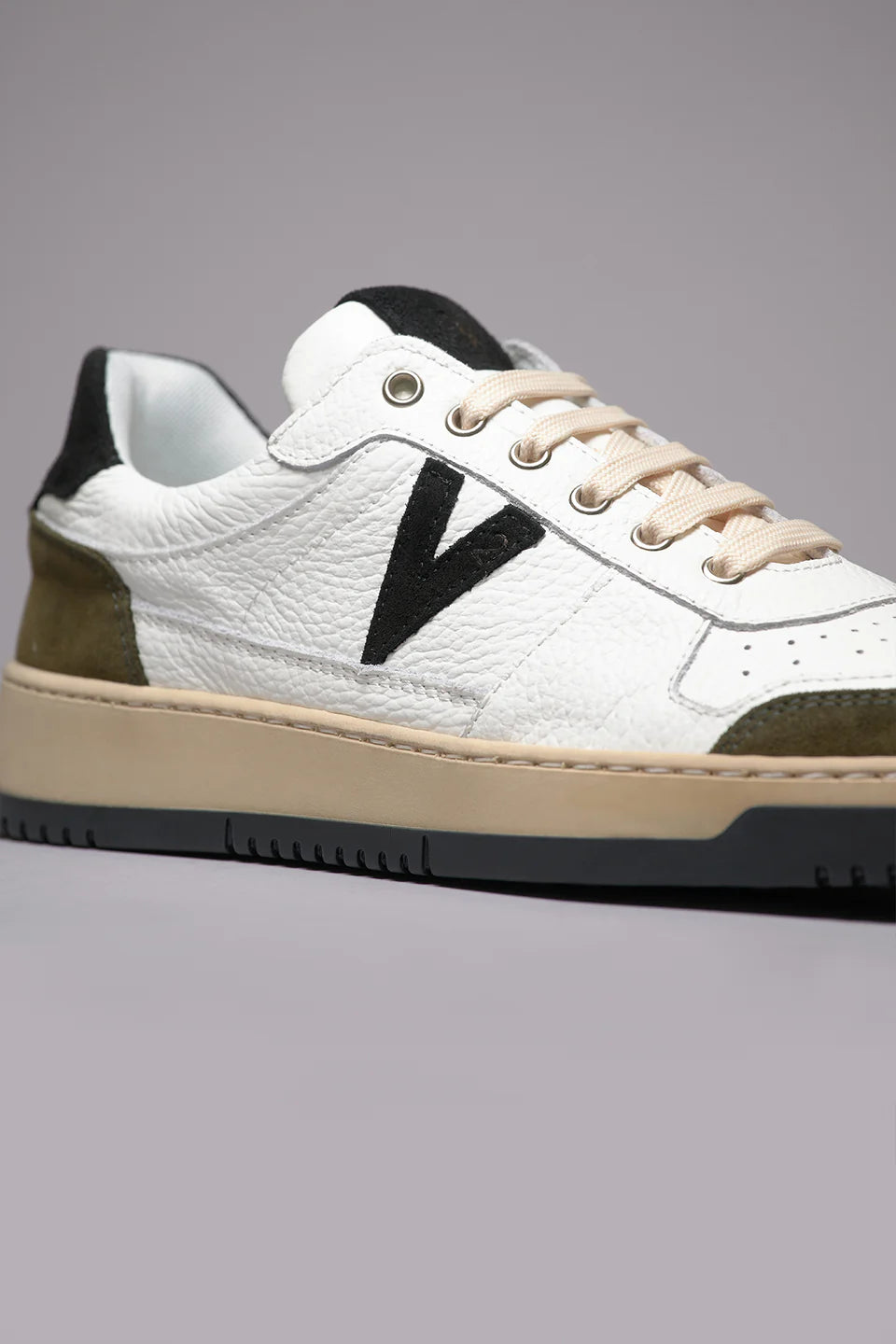 College - Sneakers bianca con inserti e suola bicolor nero e verde militare