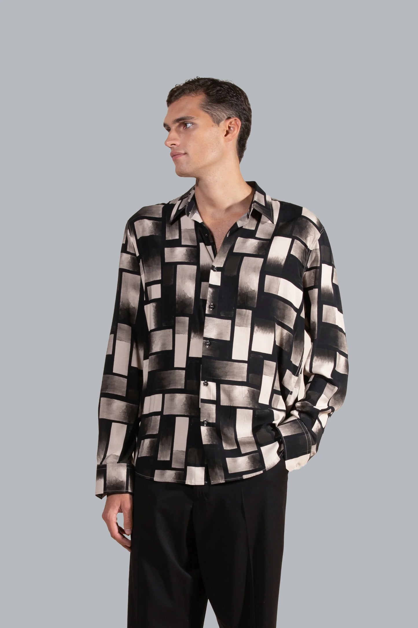 Camicia in viscosa fantasia geometrica sfumata