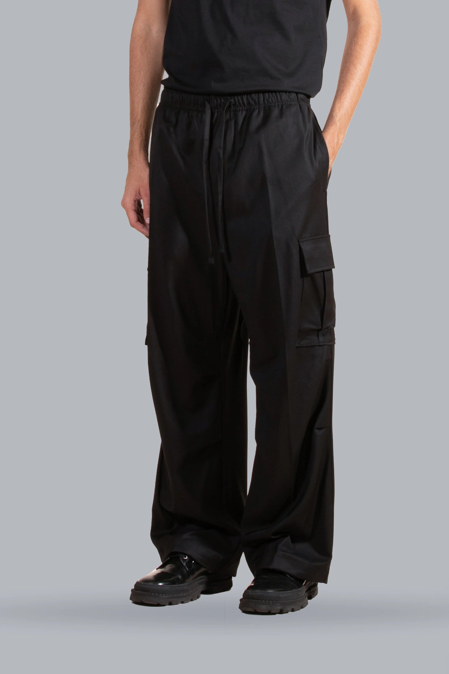 Pantalone cargo con laccio fondo ampio