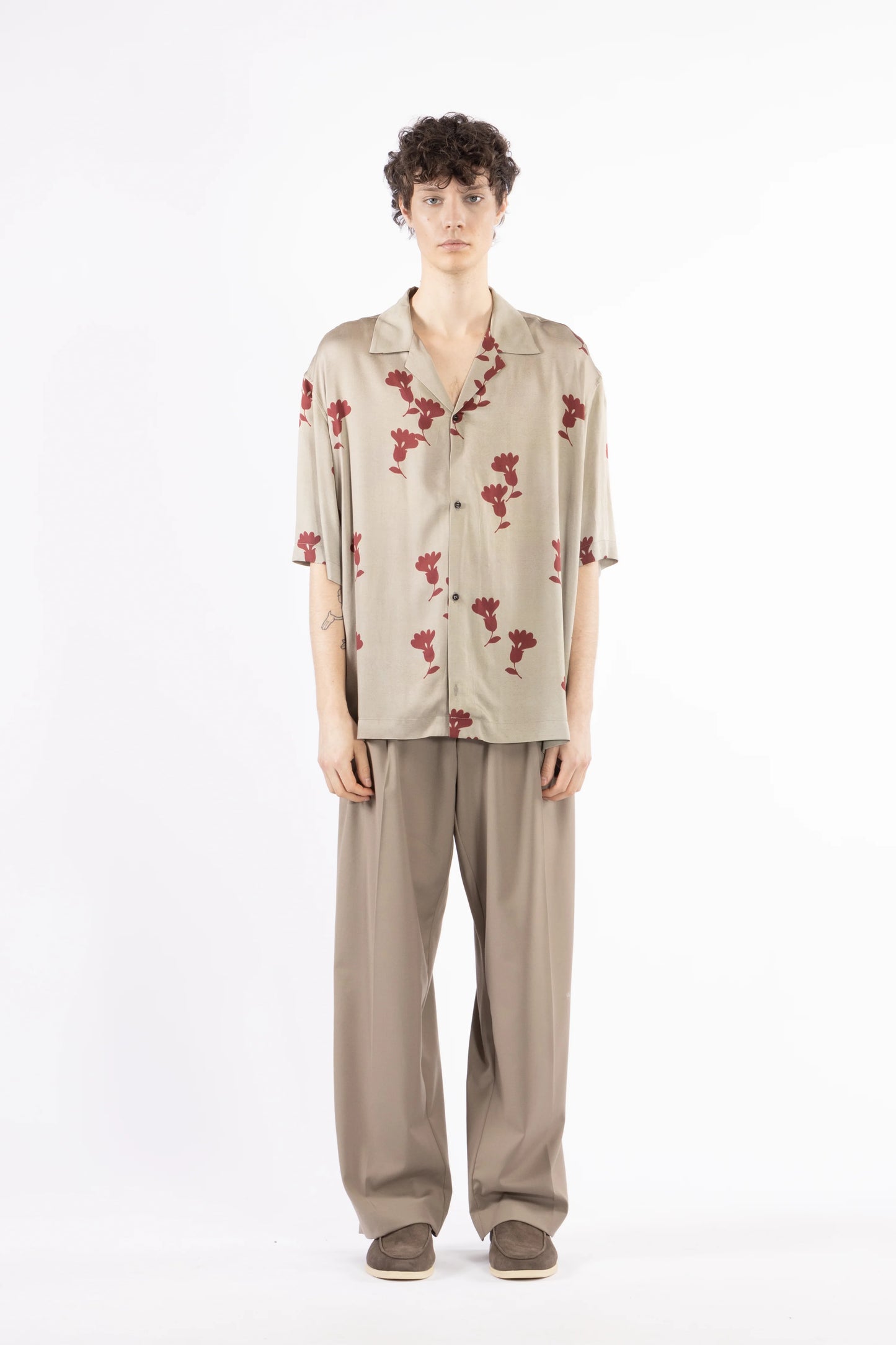 Camicia fluida collo aperto con stampa