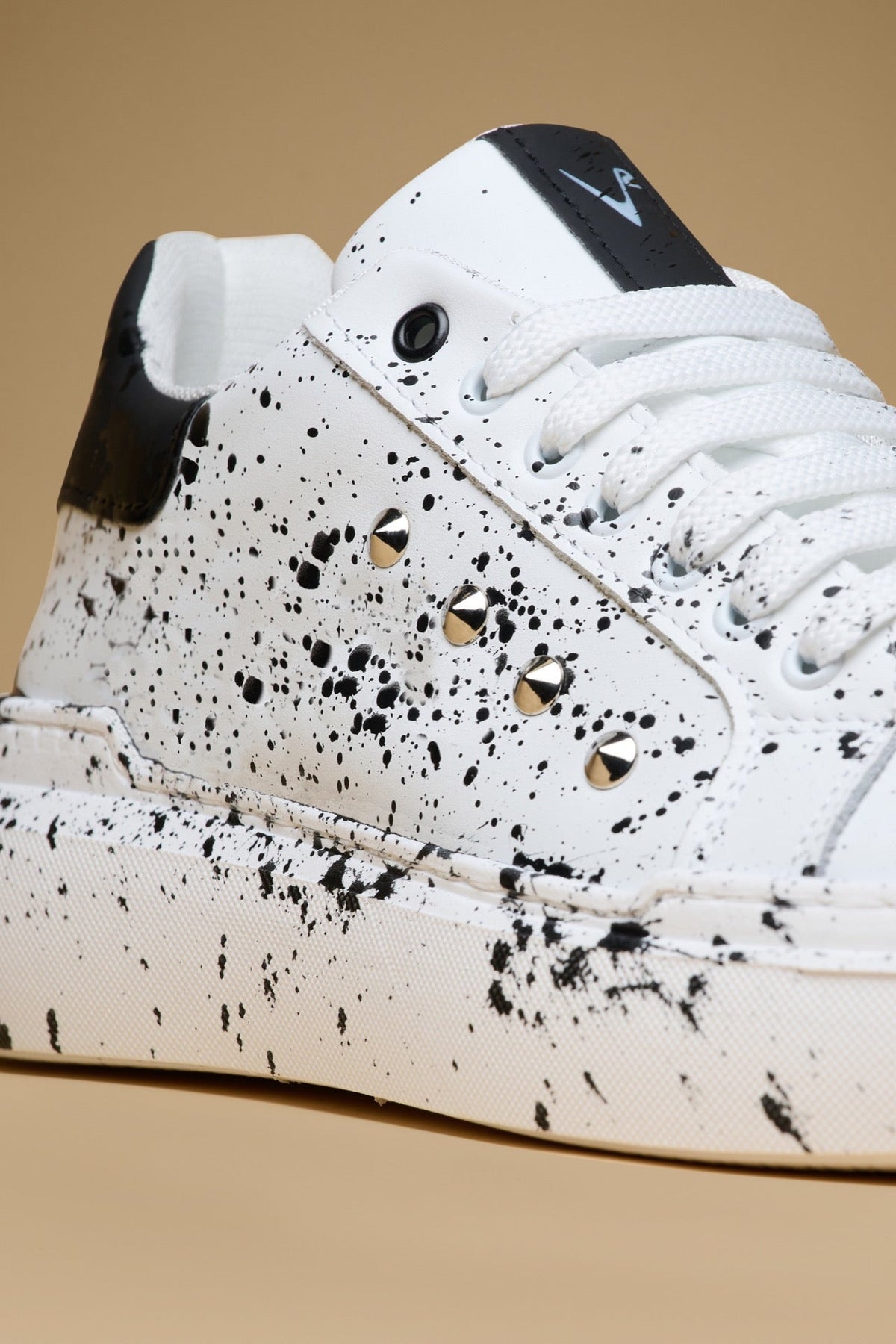 Vegas - Sneakers in pelle con retro nero e borchie V2 Brand