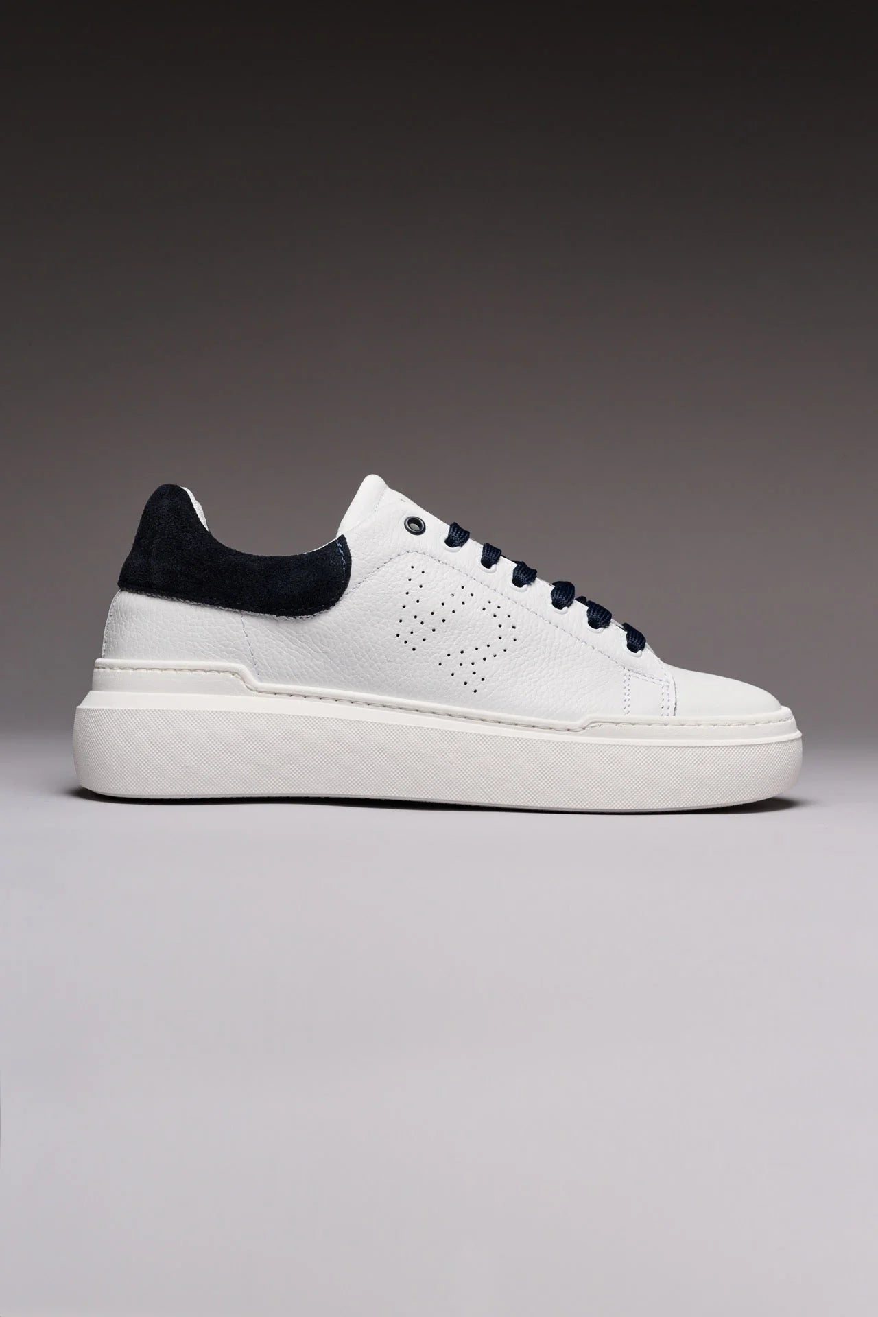 HAMMER - Sneakers a suola alta in pelle martellata con retro scamosciato e lacci blu