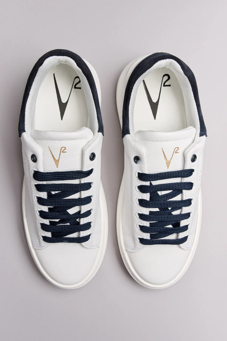 HAMMER - Sneakers a suola alta in pelle martellata con retro scamosciato e lacci blu