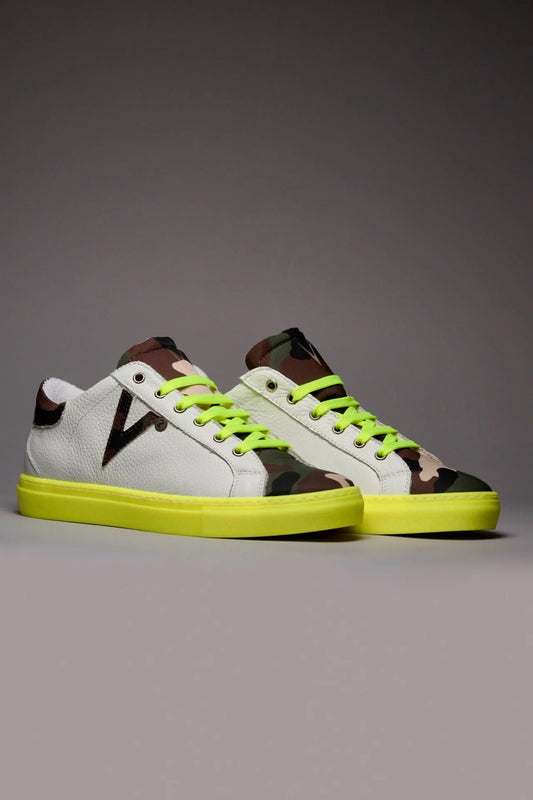 OLYMPIC RAINBOW - Sneakers a suola bassa bianca con suola e lacci giallo fluo e linguetta in tessuto camouflage