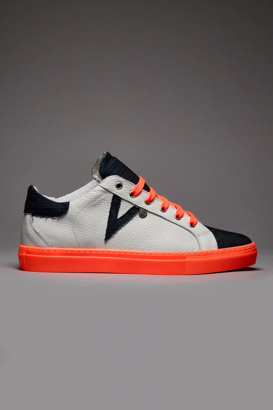 OLYMPIC RAINBOW - Sneakers a suola bassa bianca con suola e lacci arancio fluo e linguetta in tessuto denim