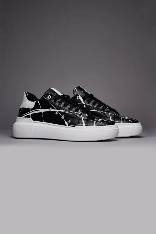 VEGA - Sneakers a suola alta nera retro bianco con borchie e schizzi di vernice