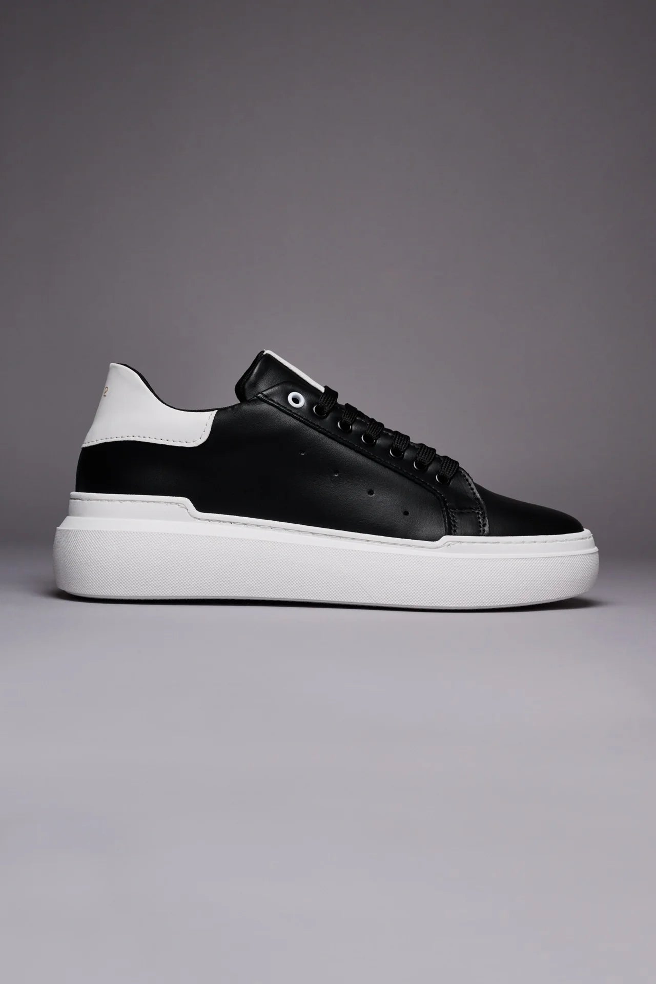 VEGA - Sneakers a suola alta nera retro bianco